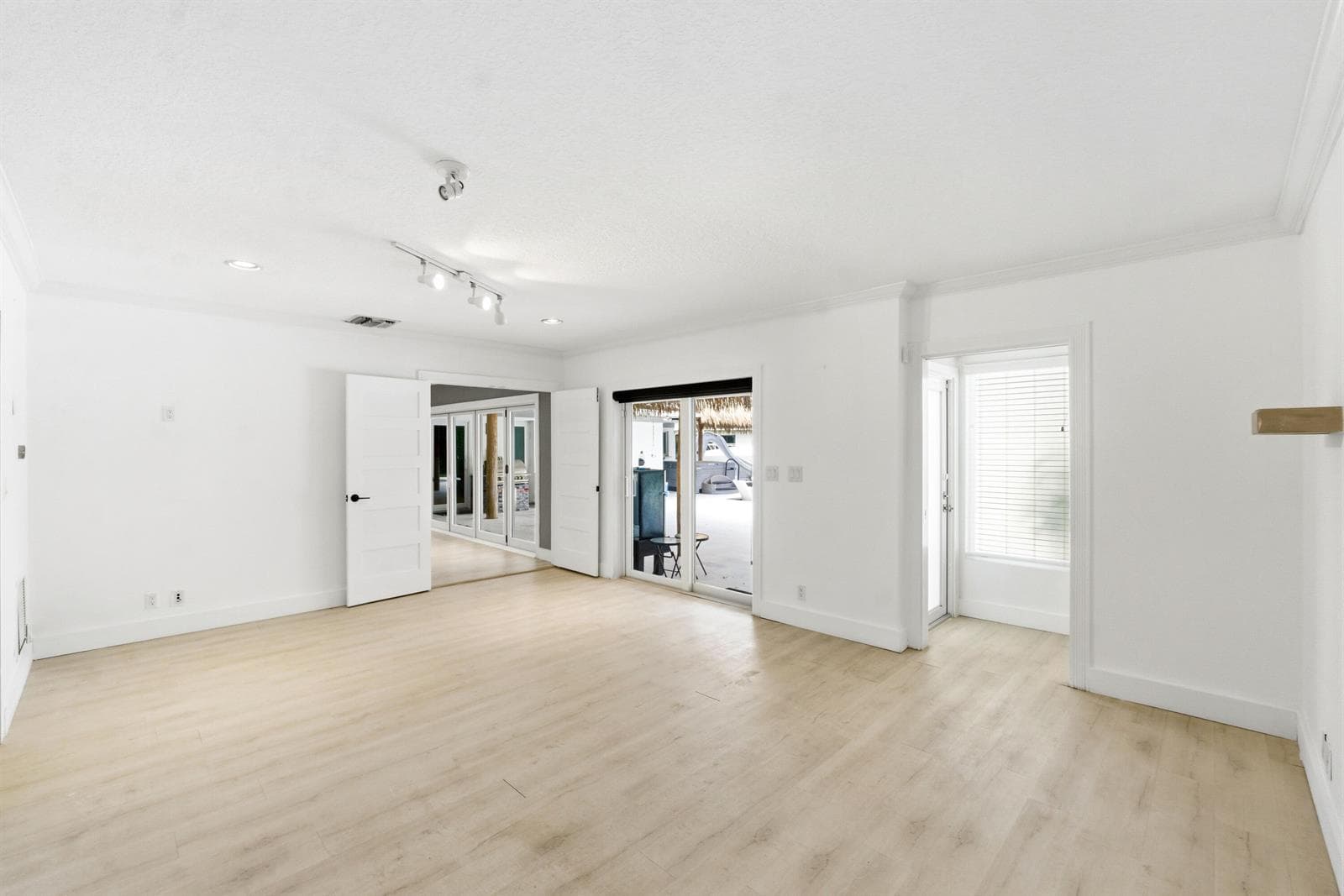 5900 Bayview Drive photo 25