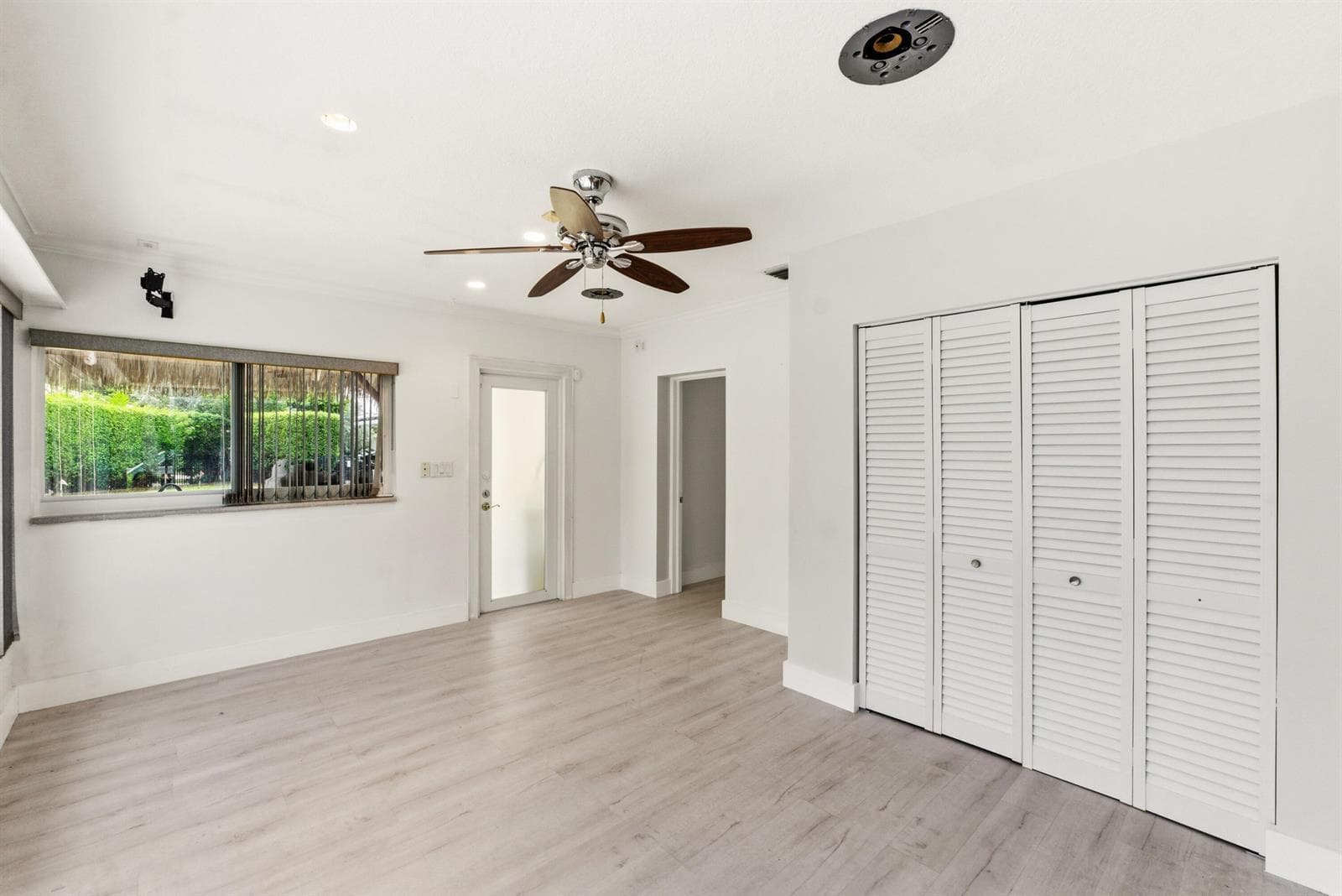 5900 Bayview Drive photo 21