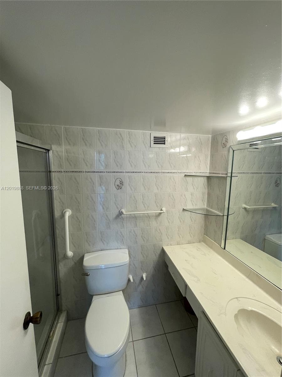 2655 Collins Ave 1907 photo 23