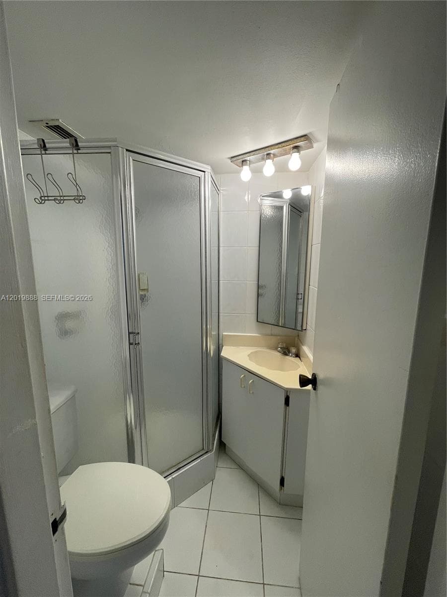 2655 Collins Ave 1907 photo 22