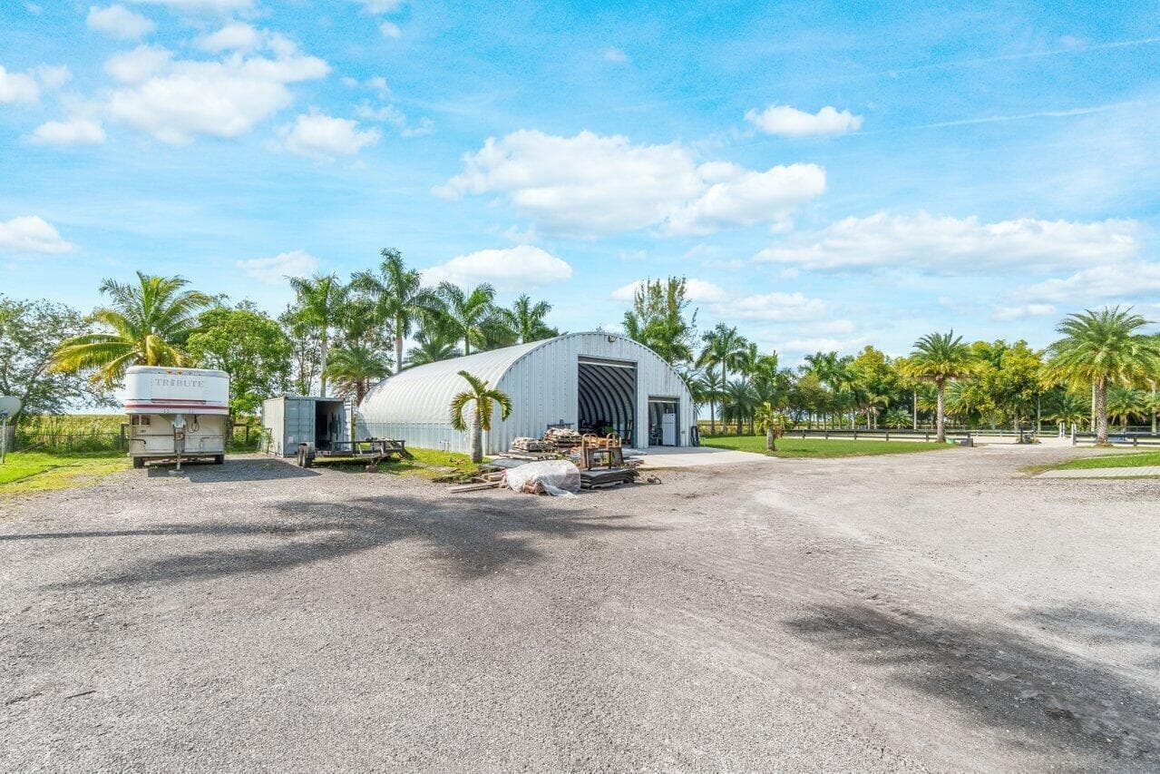 2587 Skipiks Way photo 12