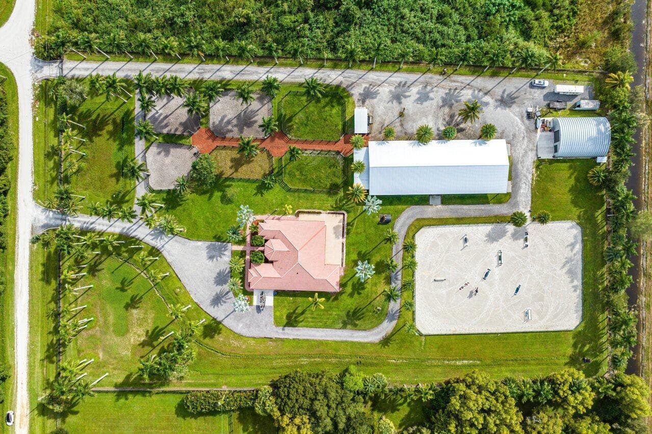 2587 Skipiks Way photo 1