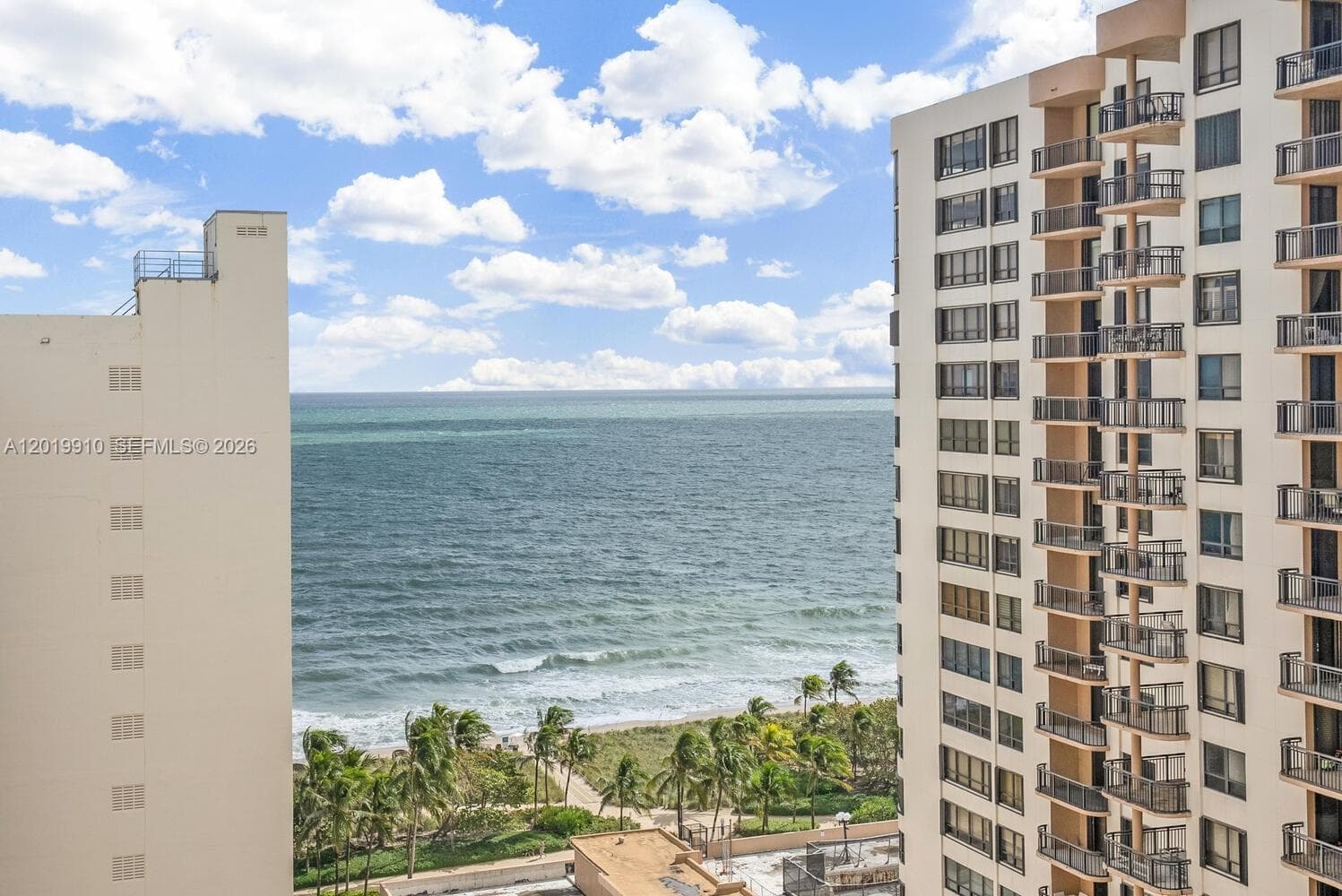 10185 Collins Ave PH08 photo 2