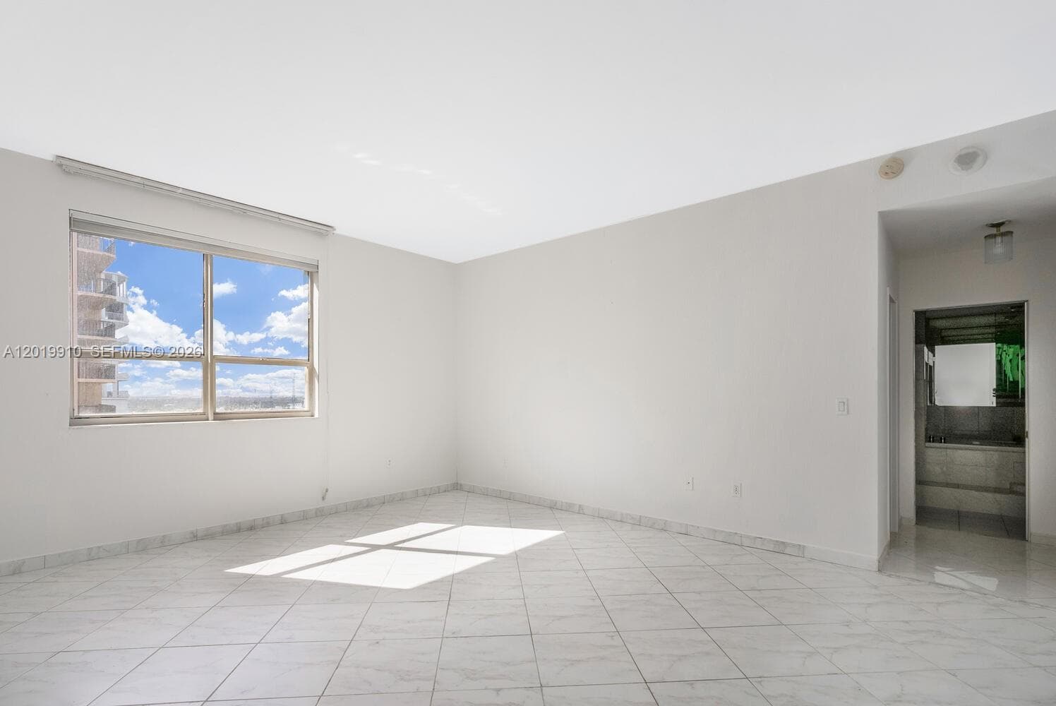 10185 Collins Ave PH08 photo 6