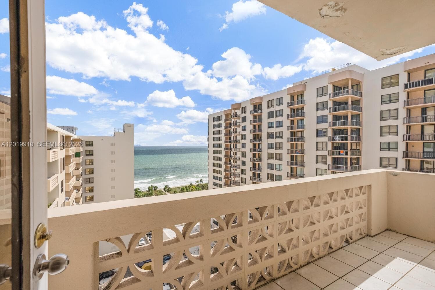 10185 Collins Ave PH08 photo 12