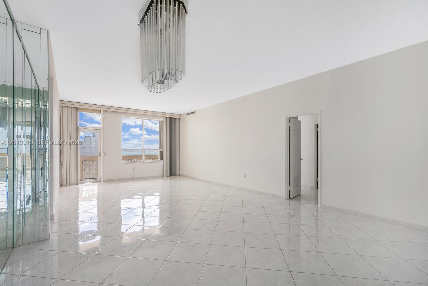 10185 Collins Ave PH08 photo 3