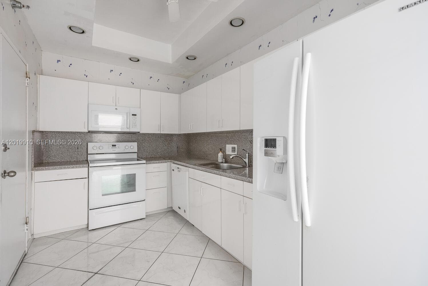 10185 Collins Ave PH08 photo 9