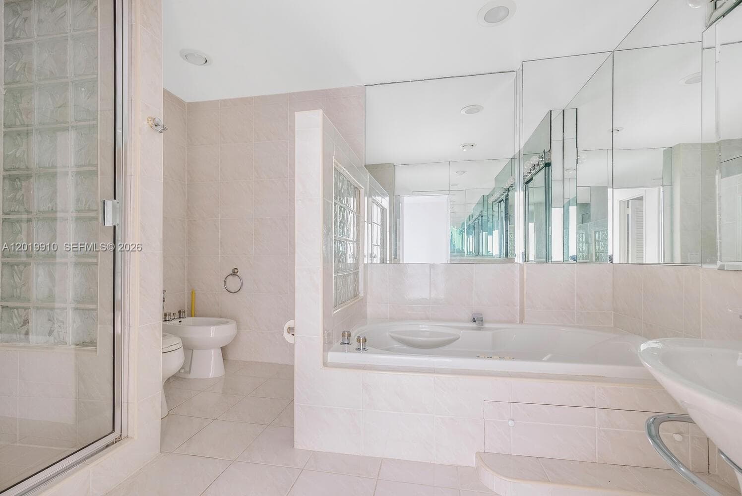 10185 Collins Ave PH08 photo 10