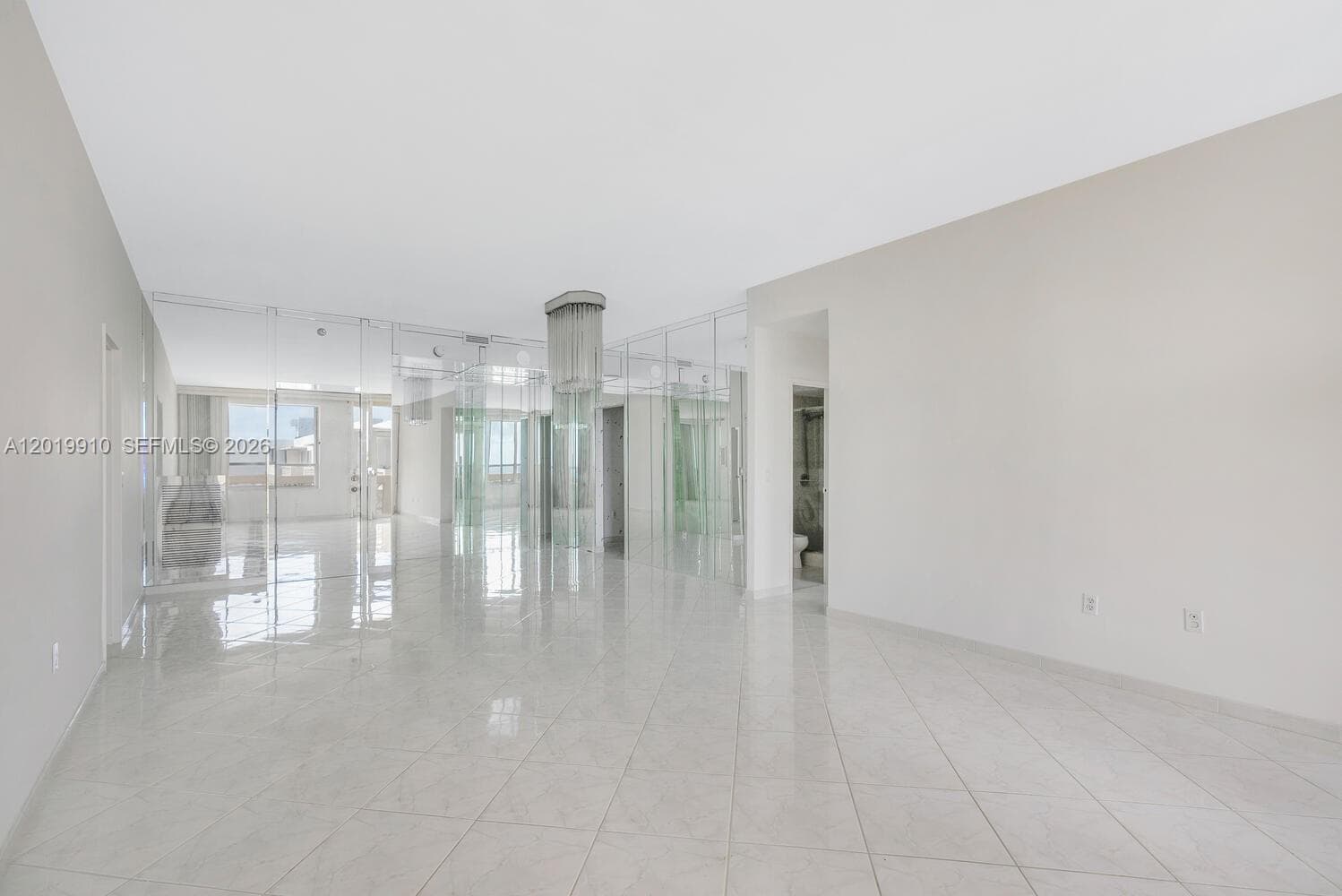 10185 Collins Ave PH08 photo 4
