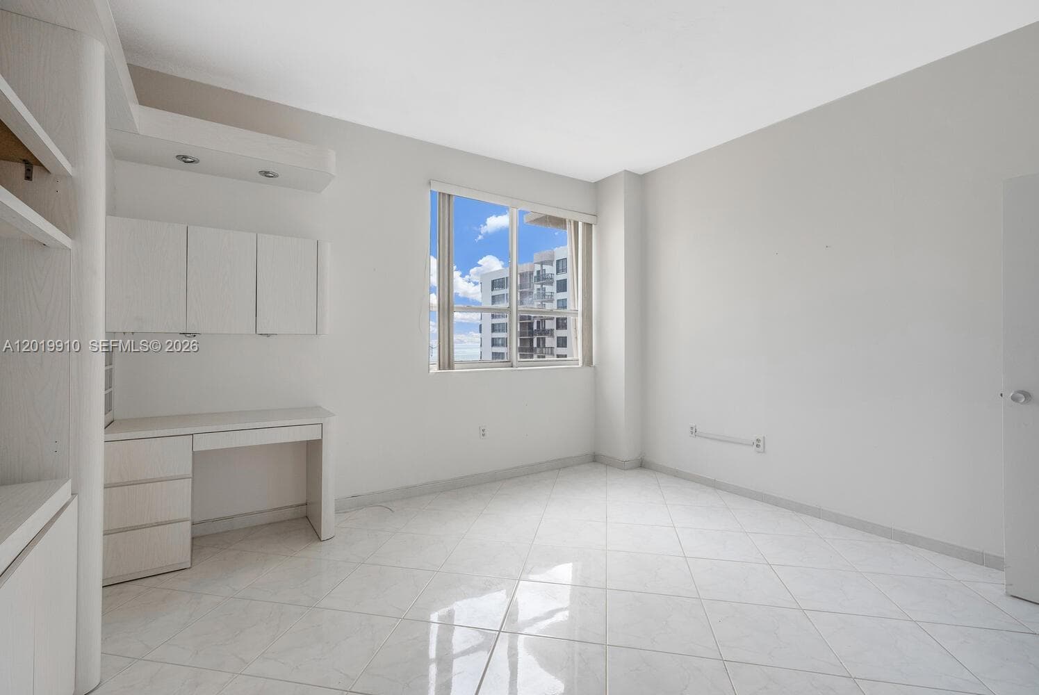 10185 Collins Ave PH08 photo 8