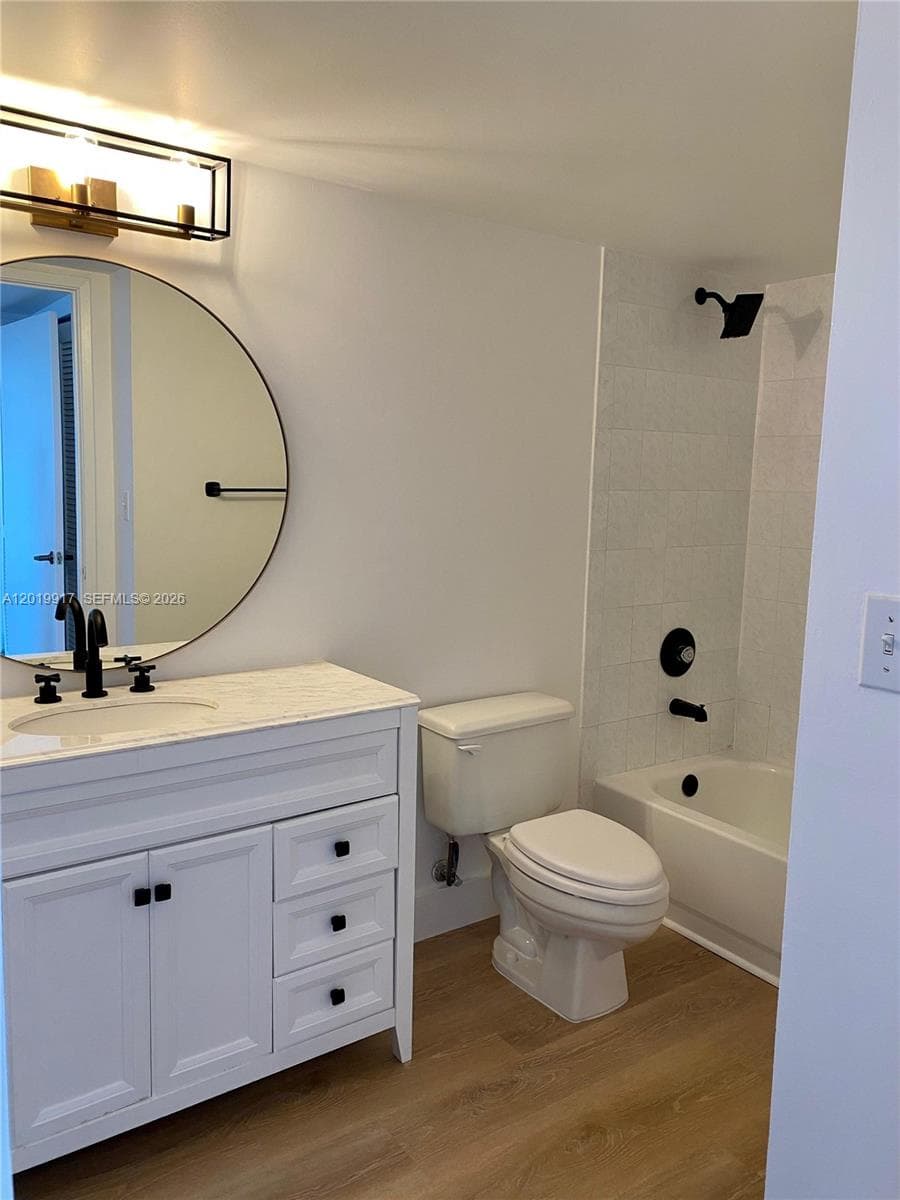 1688 West Ave 804 photo 5