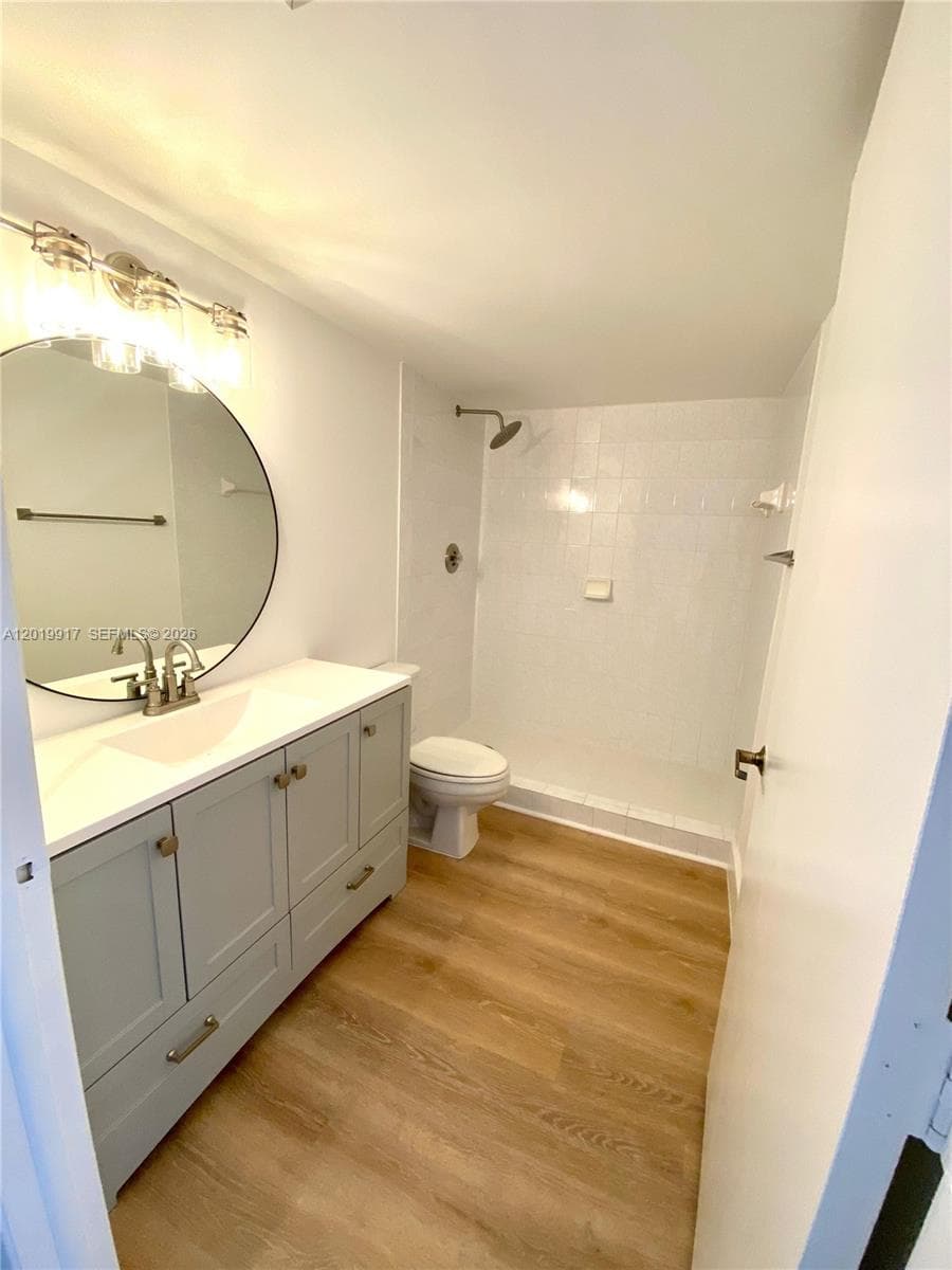 1688 West Ave 804 photo 10