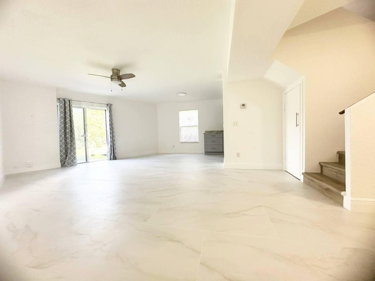 1033 Goldenrod Road photo 2
