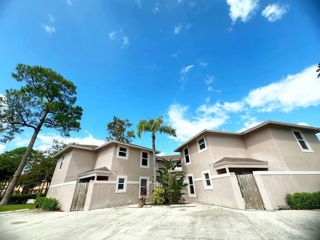 1033 Goldenrod Road photo 1