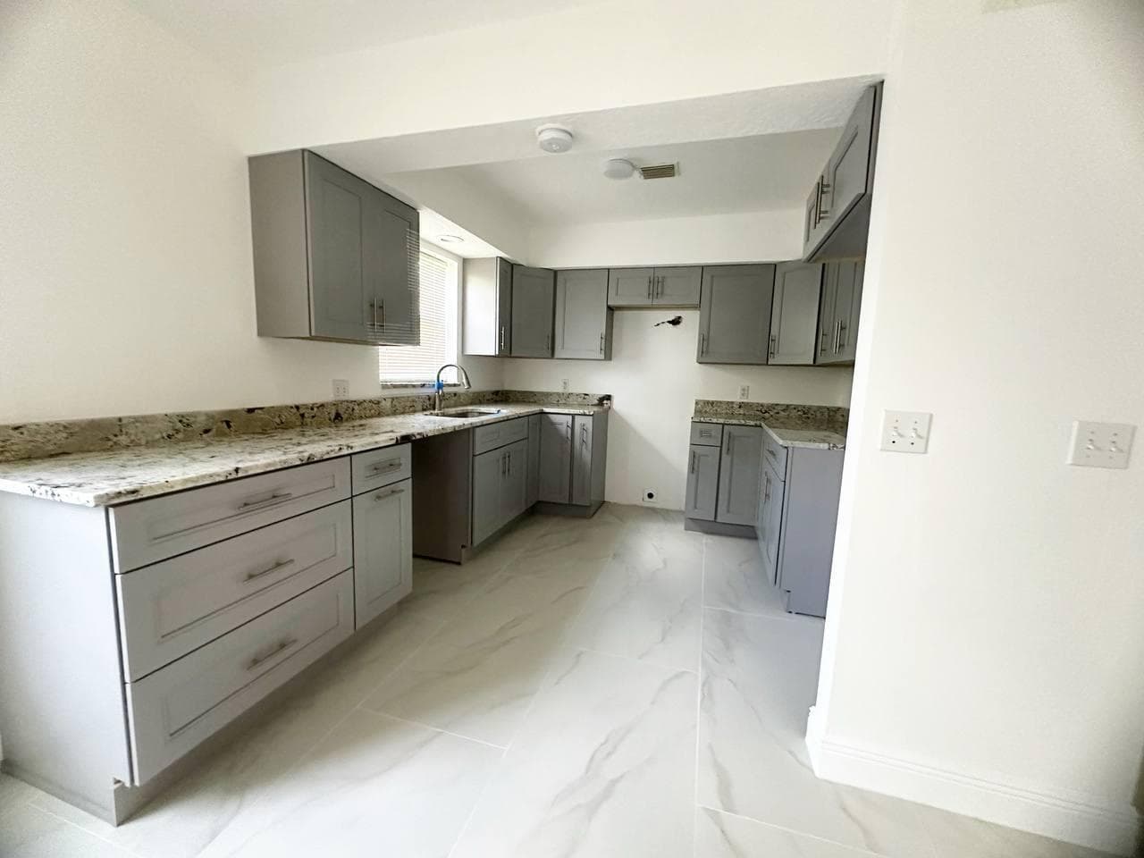 1033 Goldenrod Road photo 4