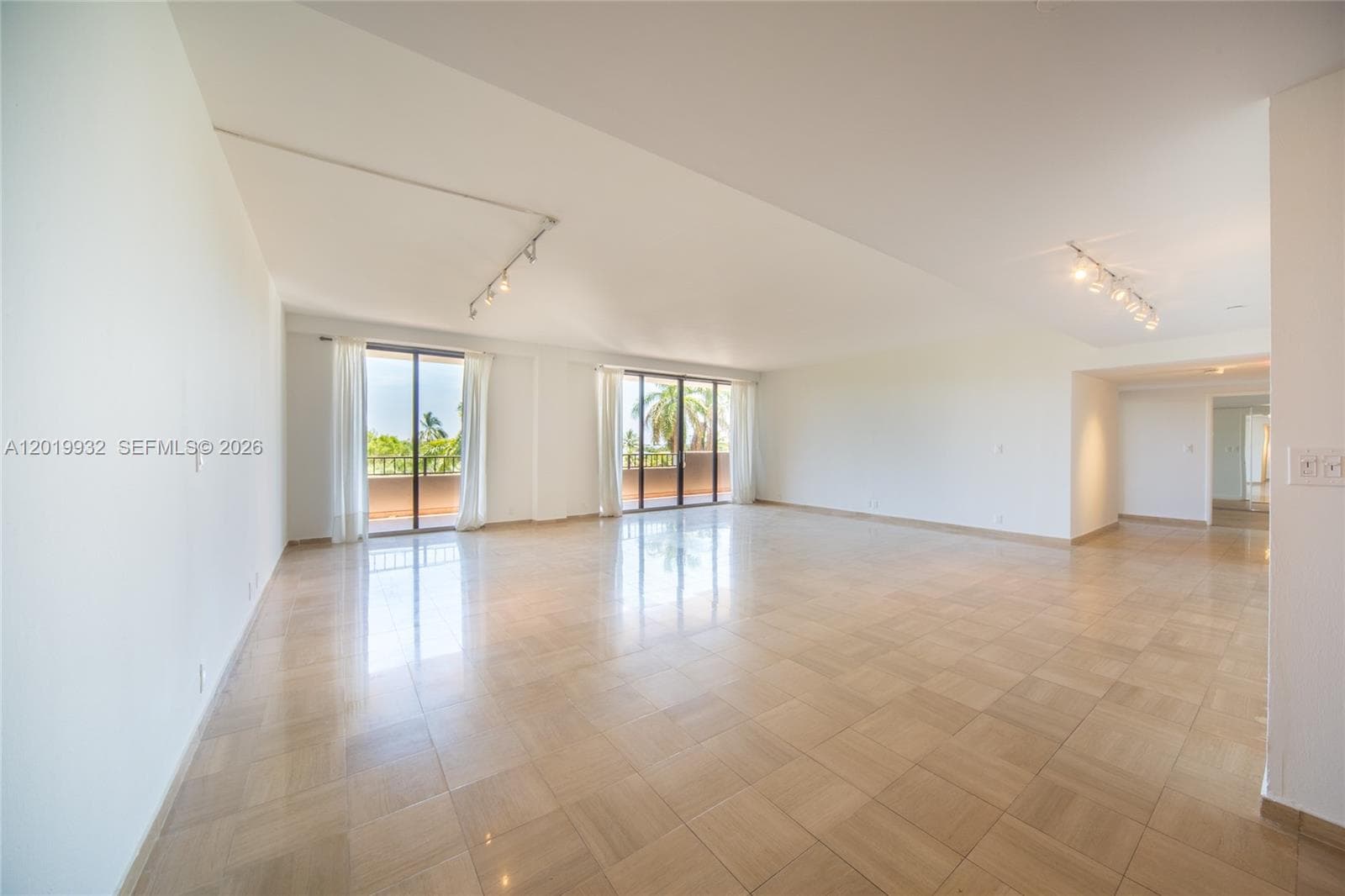 151 Crandon Blvd 425 photo 3
