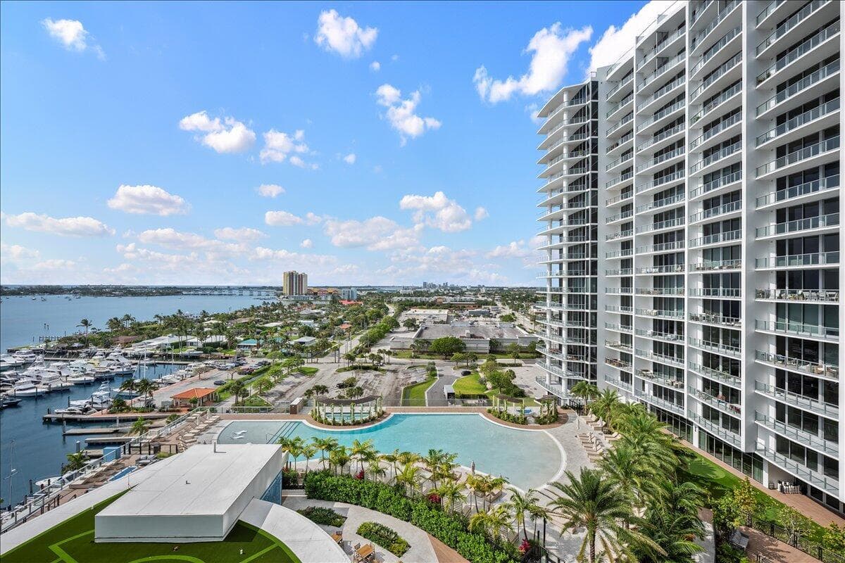220 Lake Shore Drive 1207 photo 2