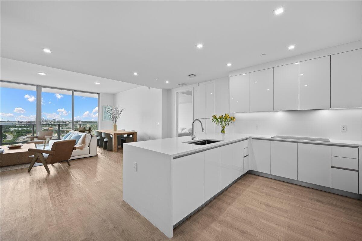 220 Lake Shore Drive 1207 photo 6