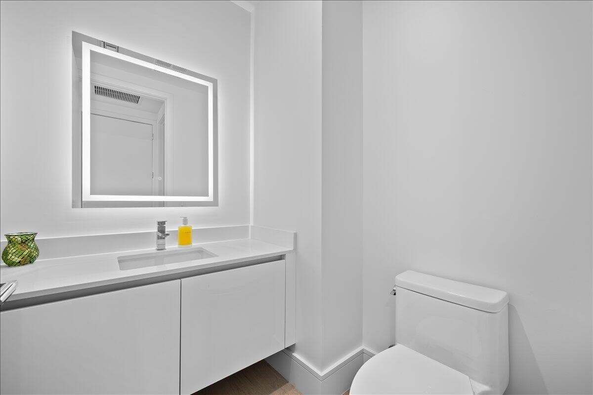 220 Lake Shore Drive 1207 photo 17