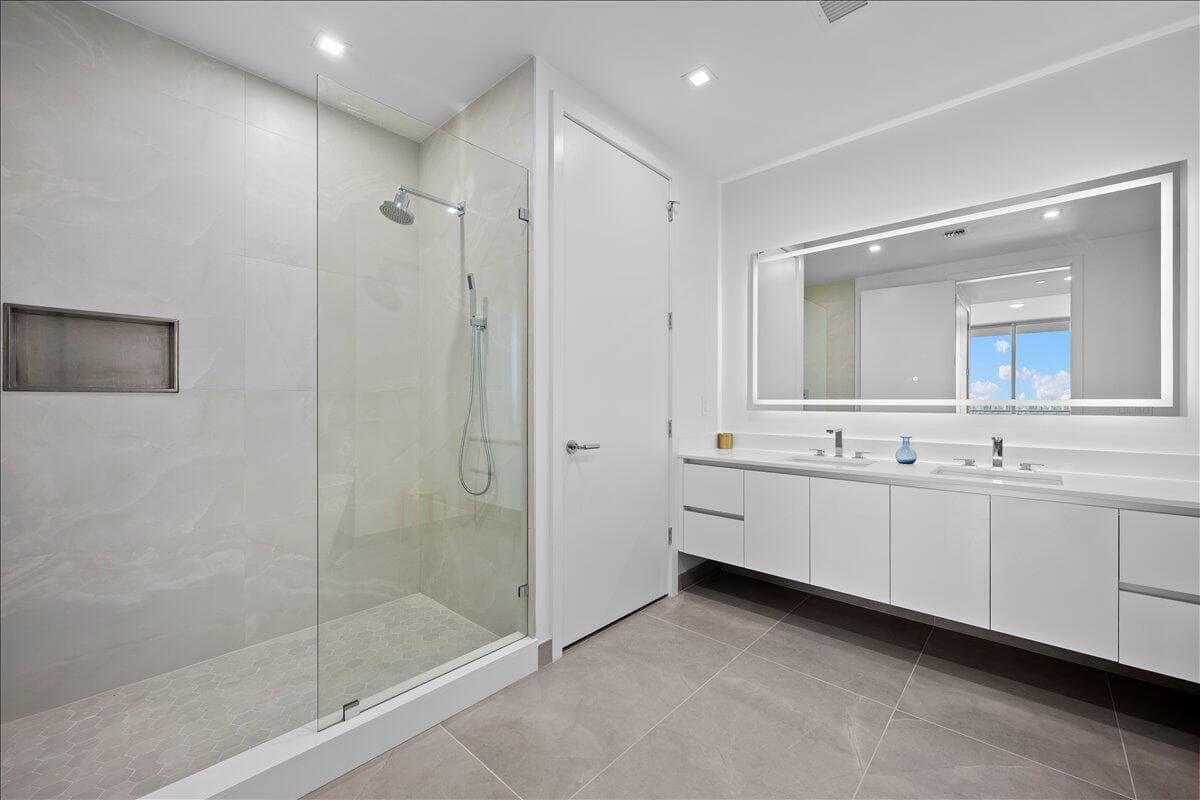 220 Lake Shore Drive 1207 photo 14