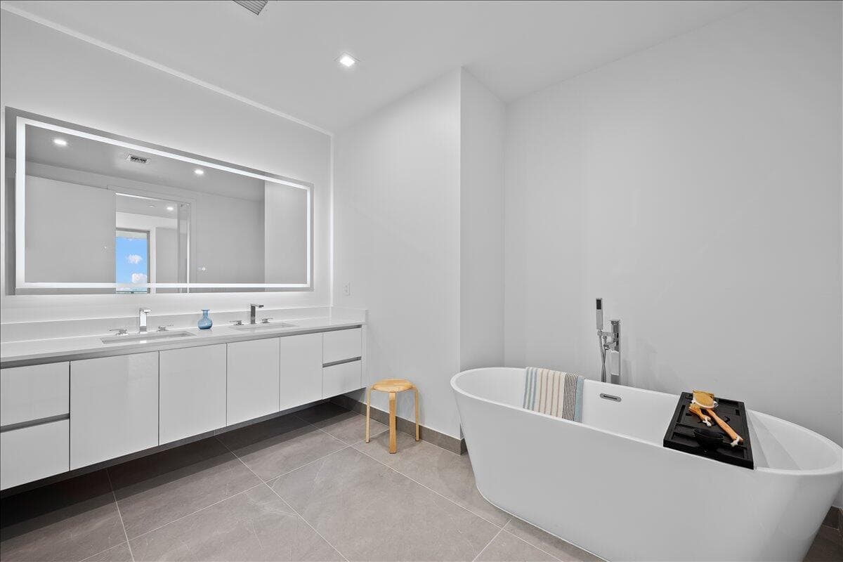 220 Lake Shore Drive 1207 photo 15