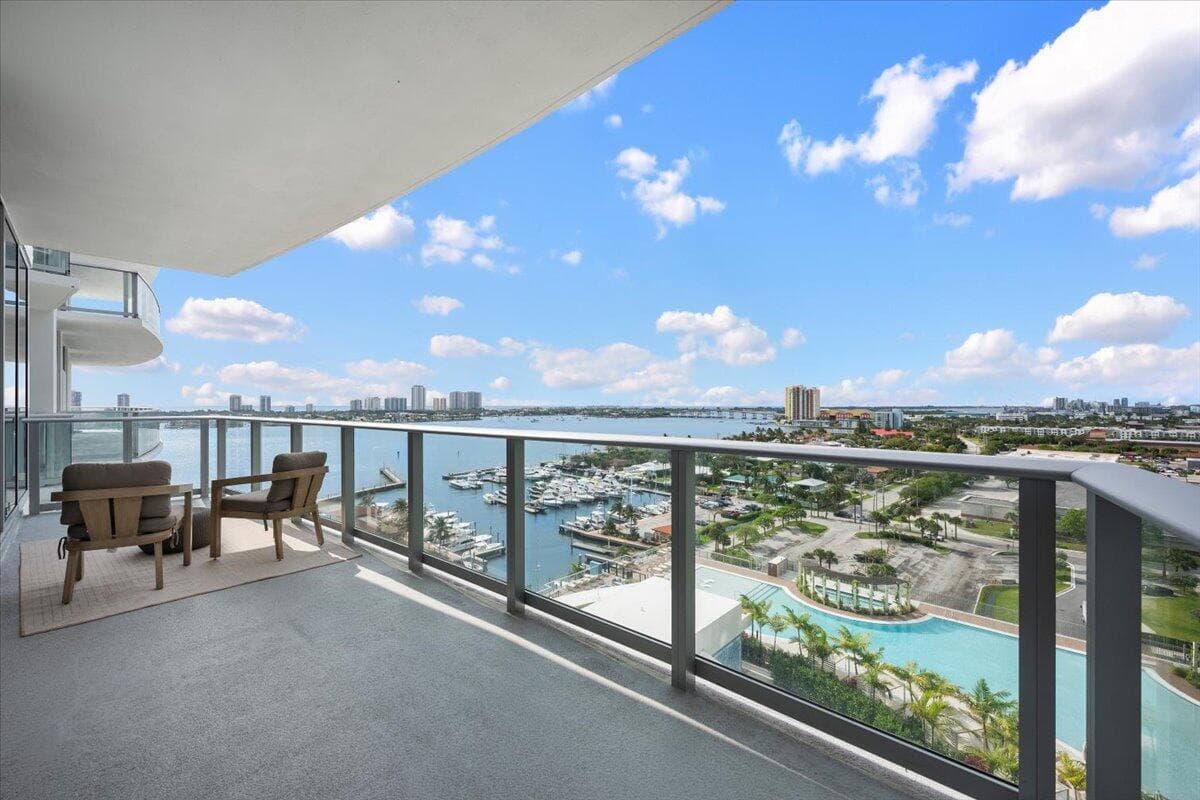 220 Lake Shore Drive 1207 photo 4