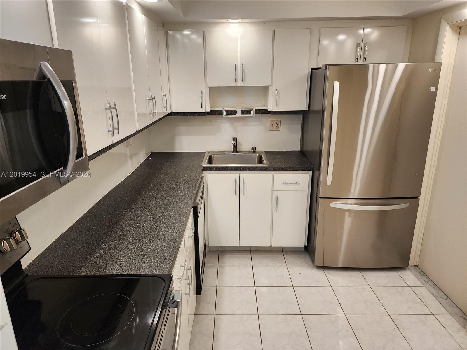 3161 Ocean Dr 903 photo 8