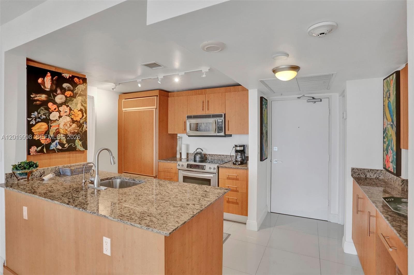 10275 Collins Ave 829 photo 3