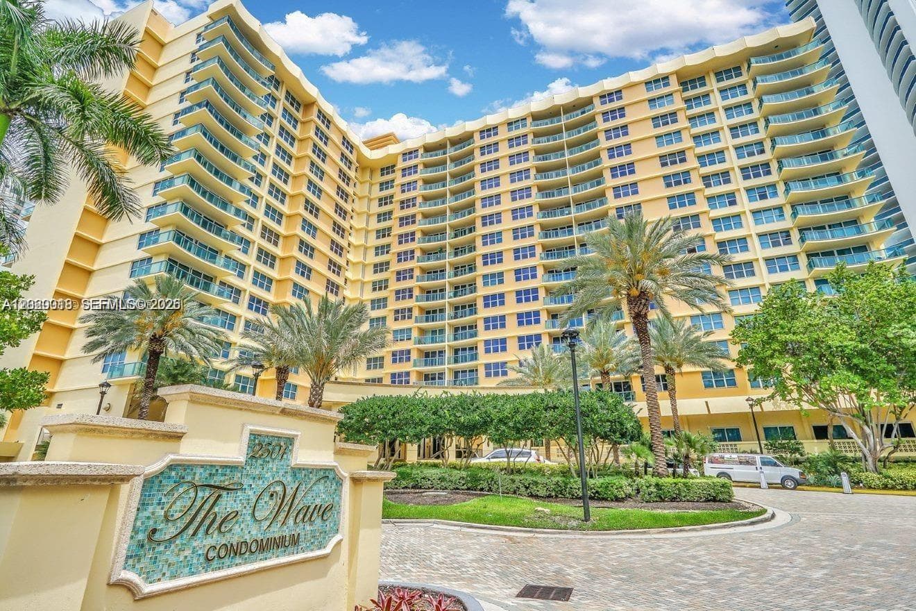 2501 Ocean Dr 433 photo 16