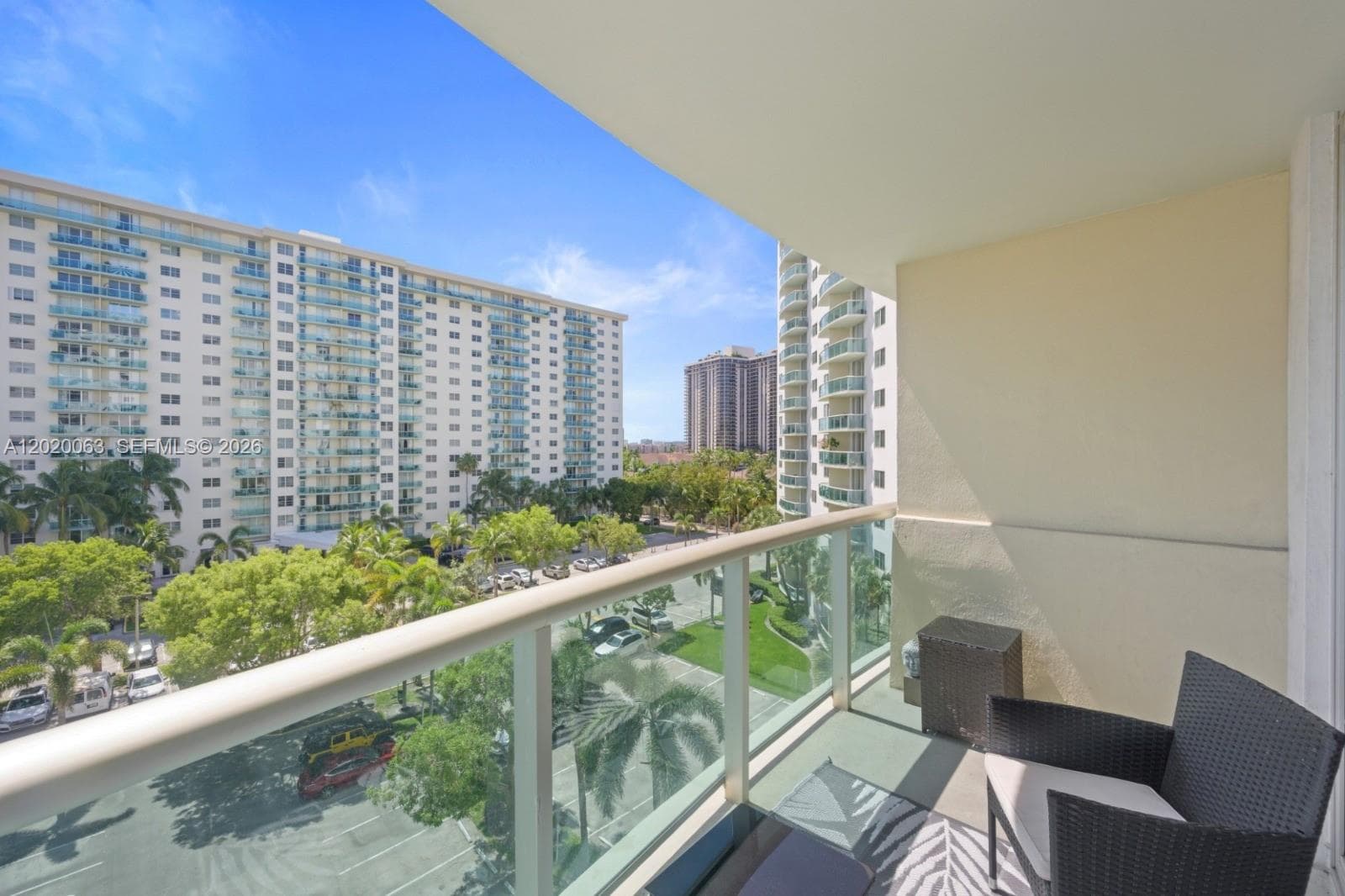 19380 Collins Ave 609 photo 2