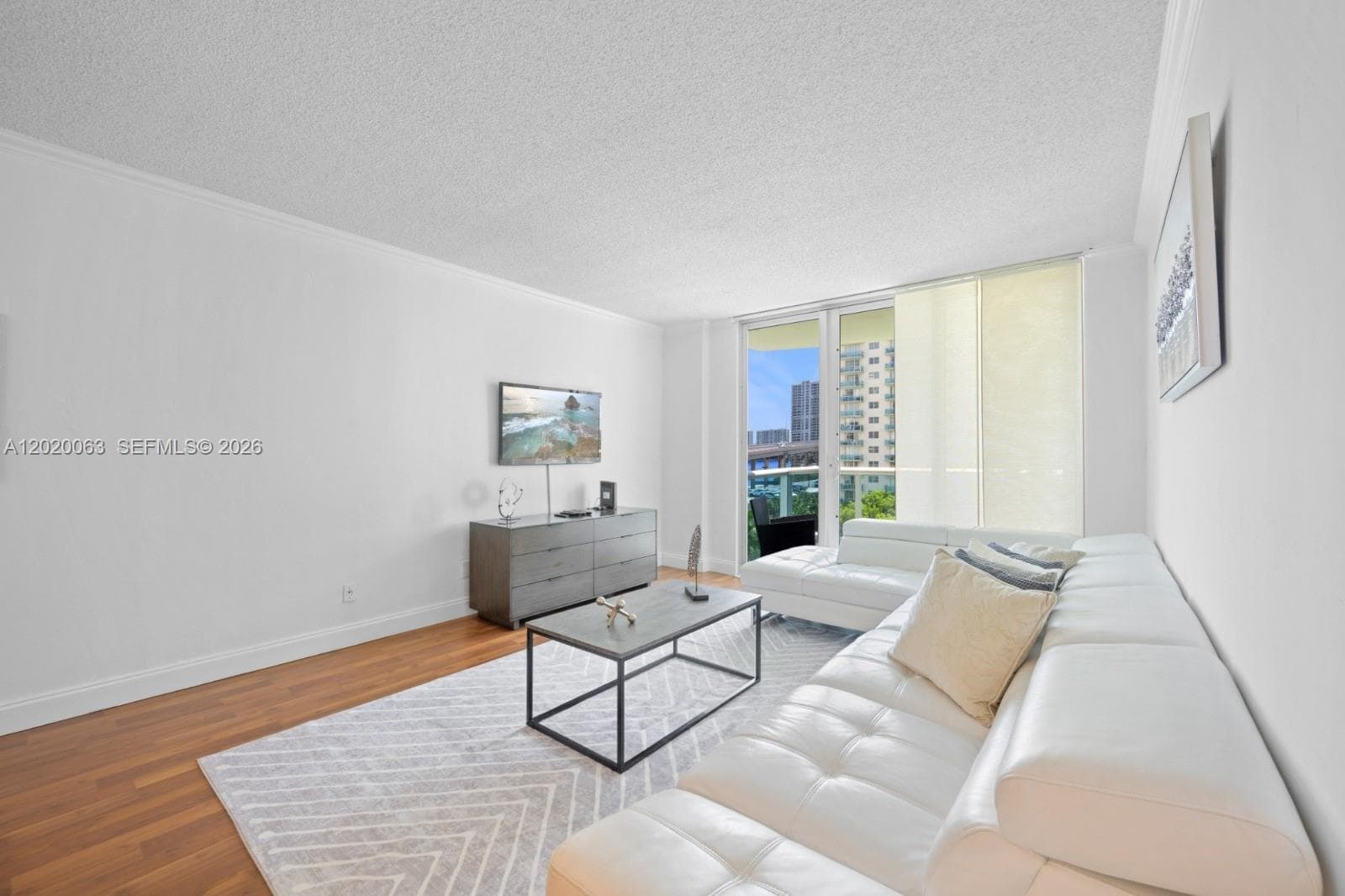 19380 Collins Ave 609 photo 3