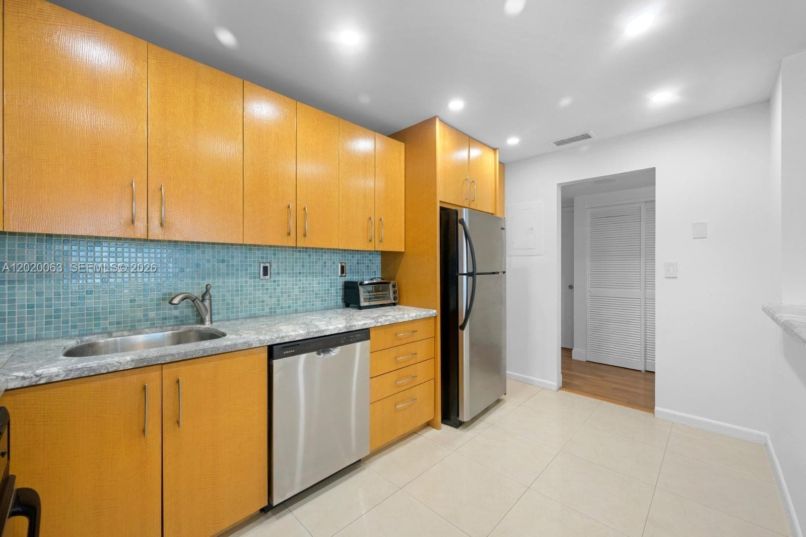 19380 Collins Ave 609 photo 9