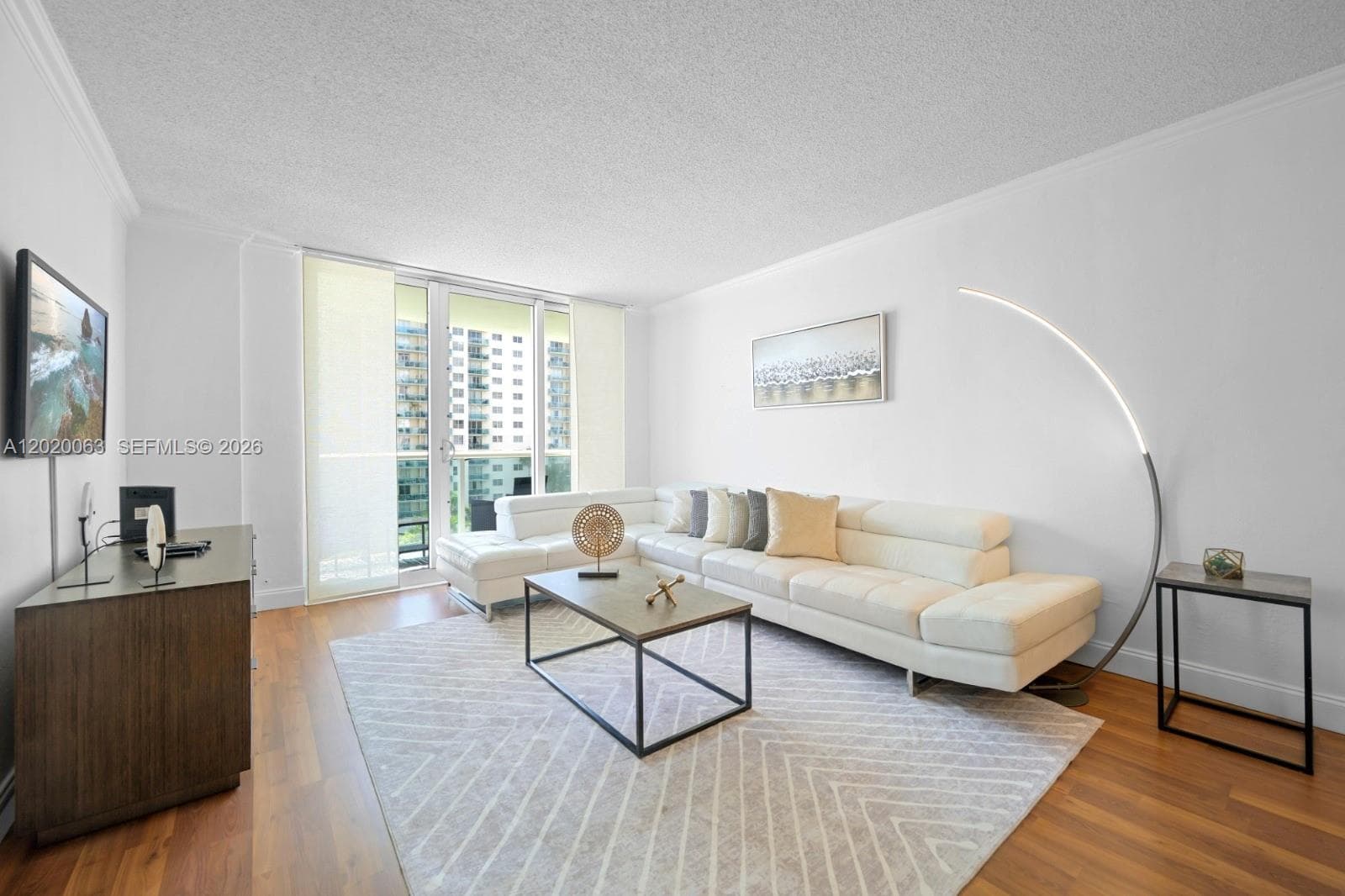 19380 Collins Ave 609 photo 4