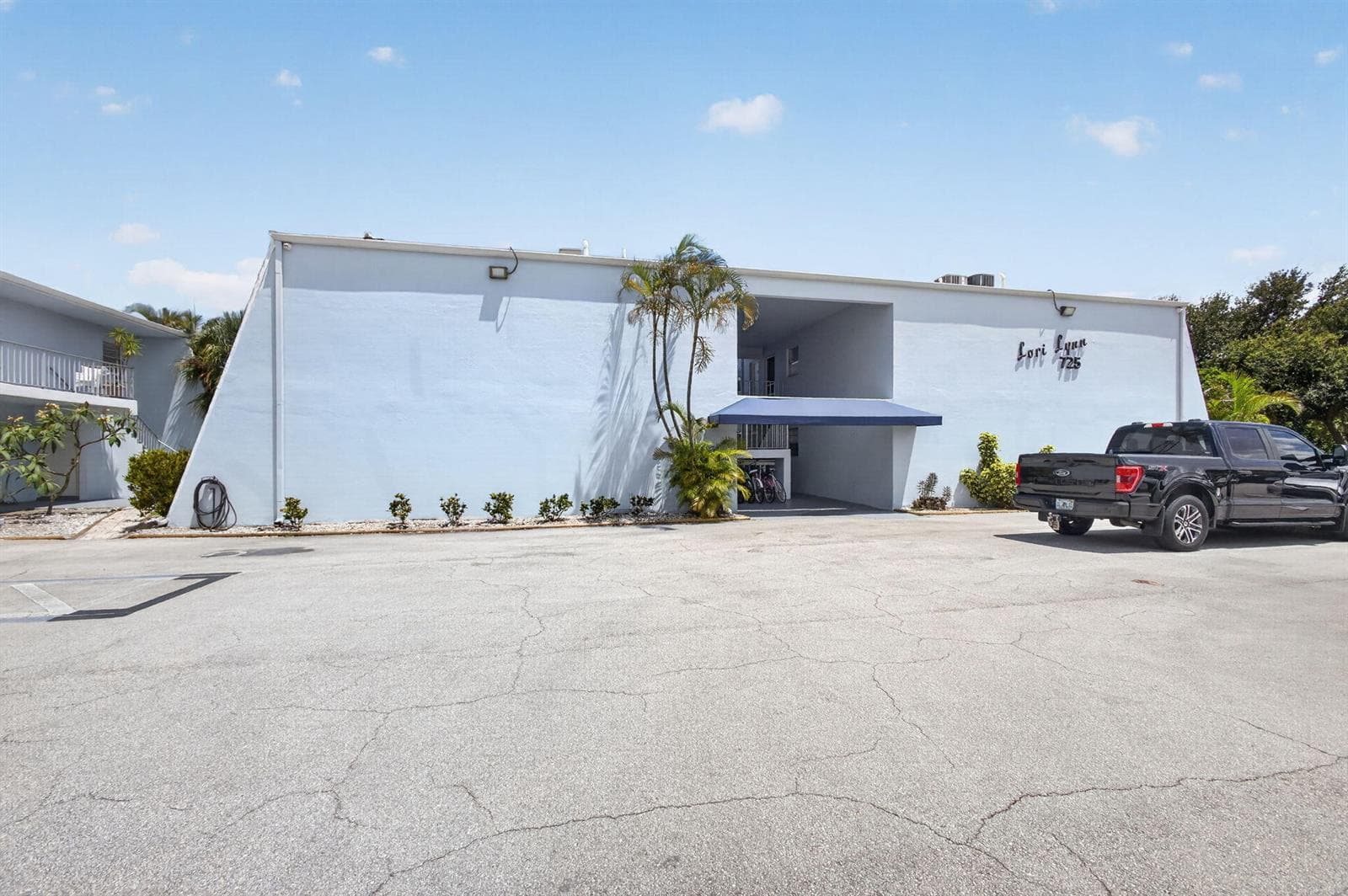 725 Hummingbird Way 109 photo 1