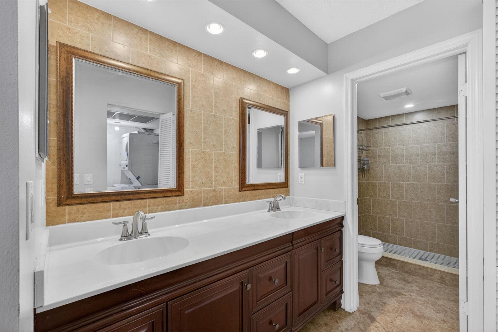725 Hummingbird Way 109 photo 18