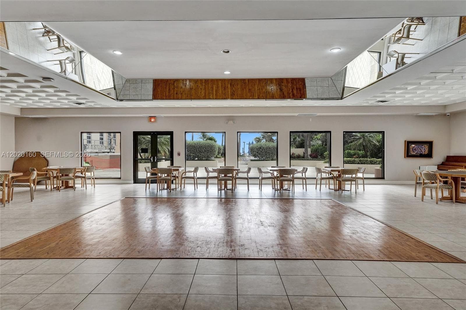 1920 Ocean Dr 16B photo 2