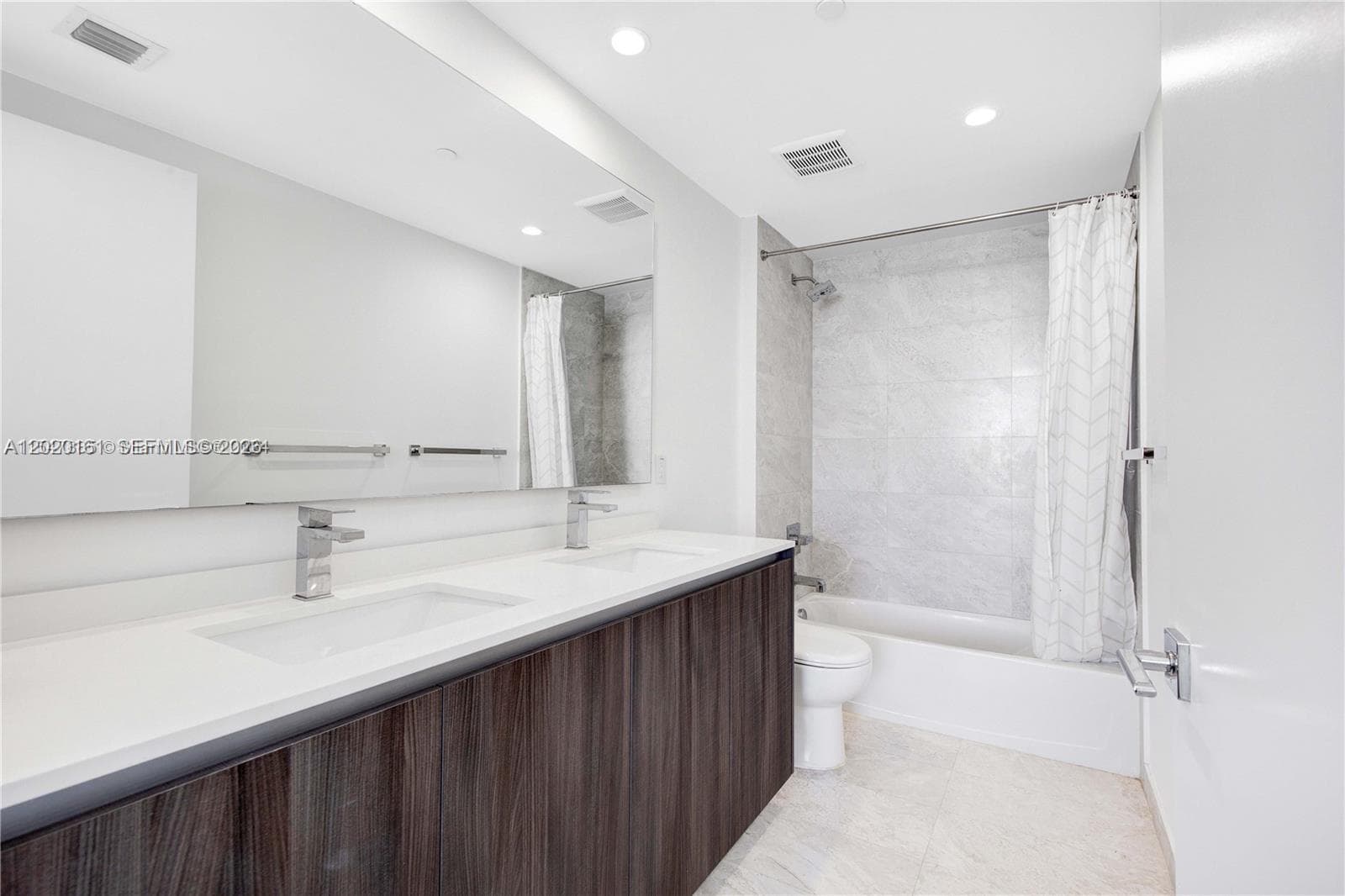 488 18th St 5001 photo 21