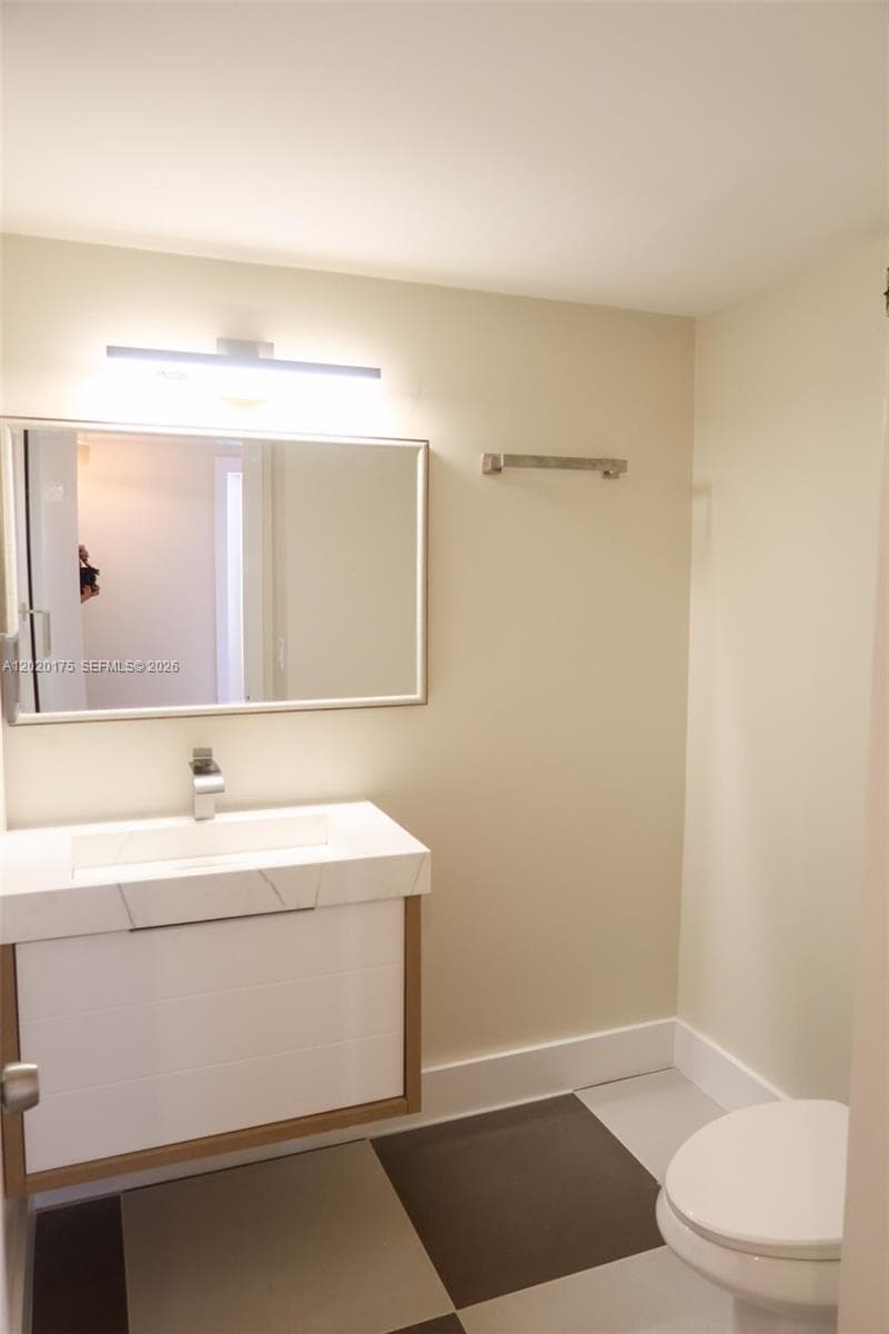 2500 Parkview Dr 1816 photo 8