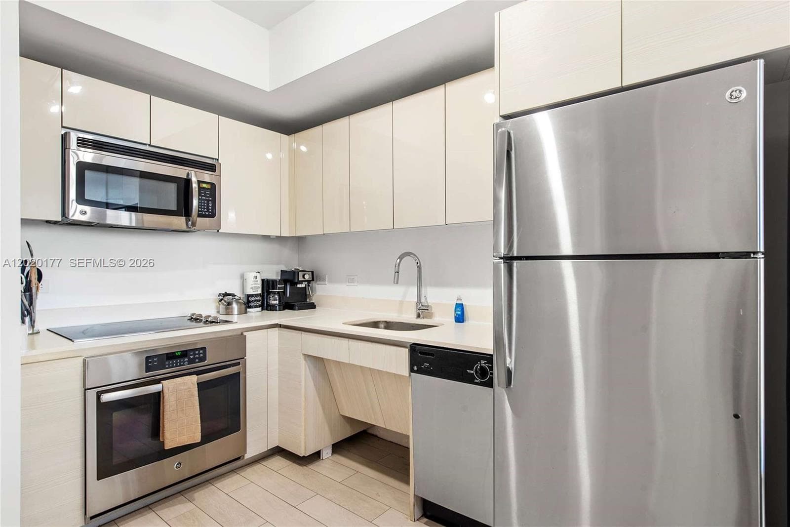 2602 Hallandale Beach Blvd R2604 photo 25