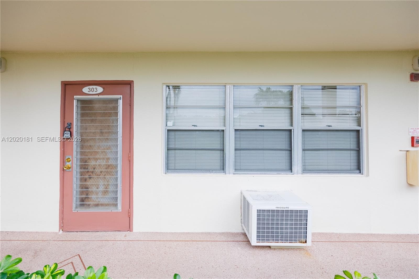 303 Preston H 303 photo 2
