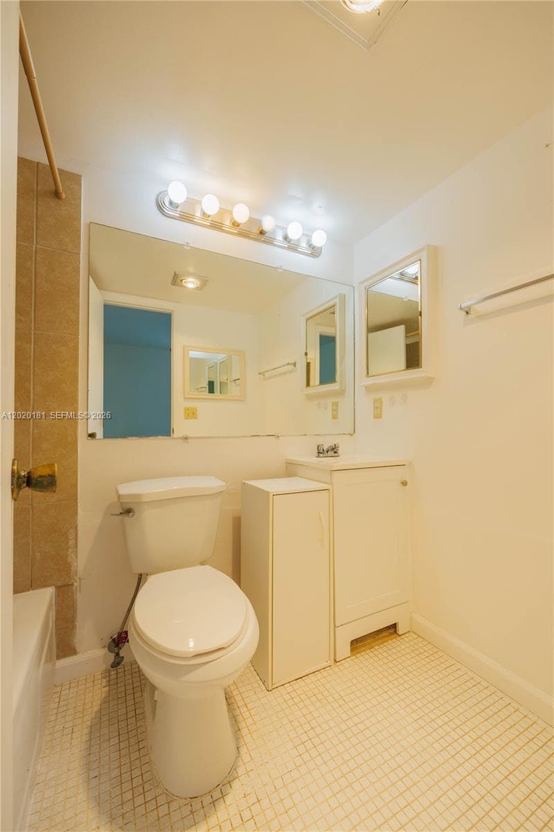 303 Preston H 303 photo 22