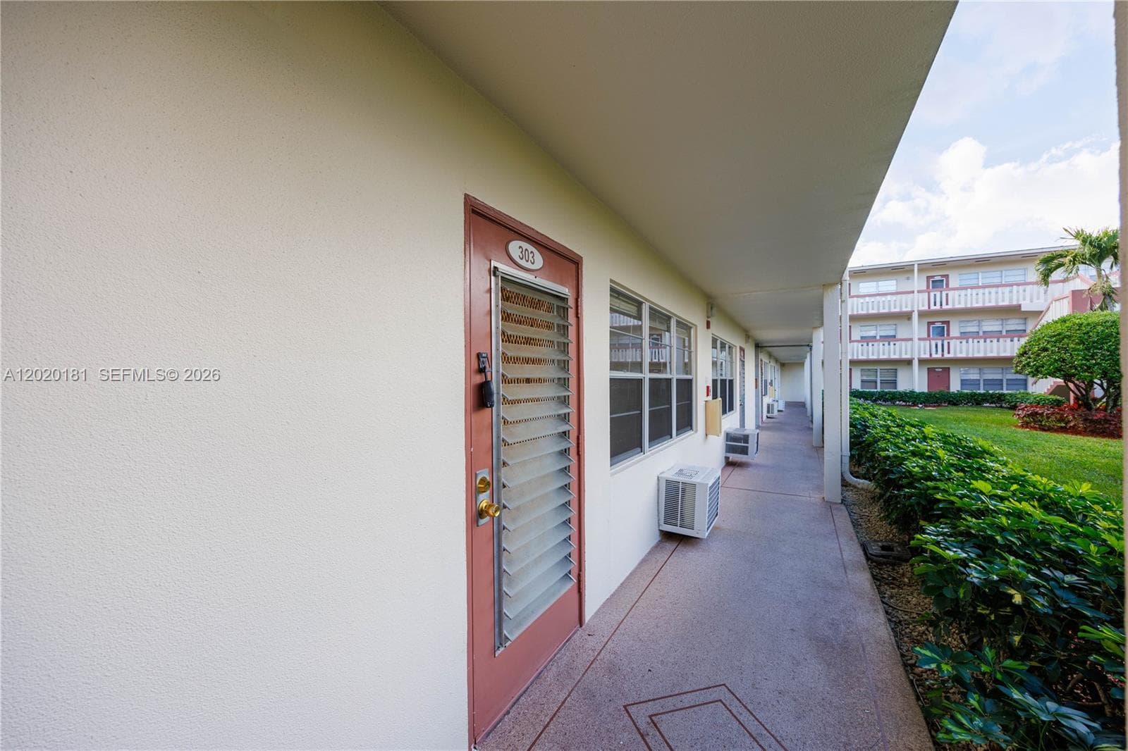 303 Preston H 303 photo 3