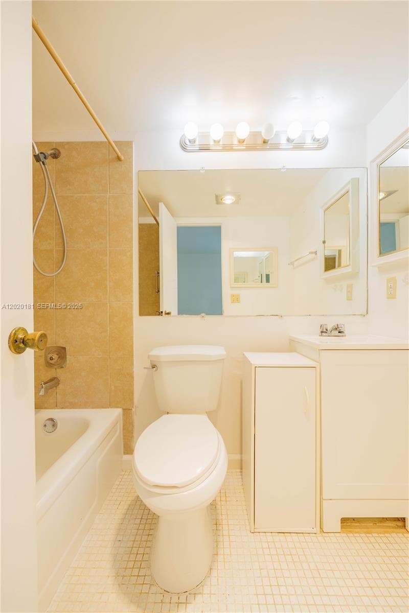 303 Preston H 303 photo 24