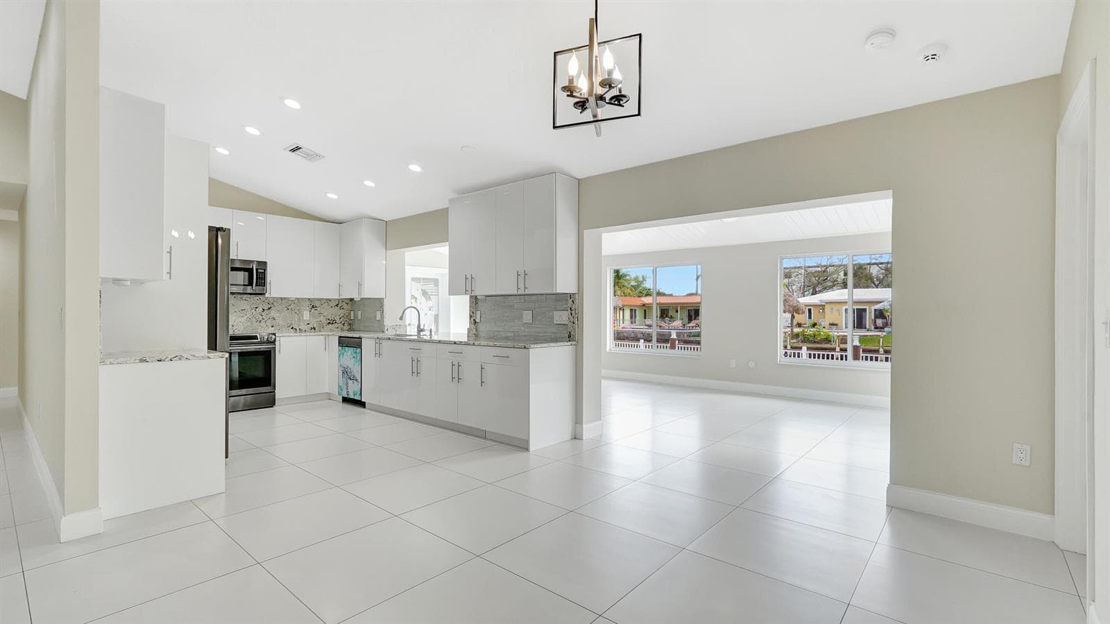 1412 NE 53rd Court photo 5