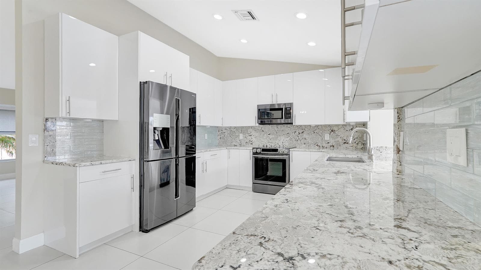1412 NE 53rd Court photo 14