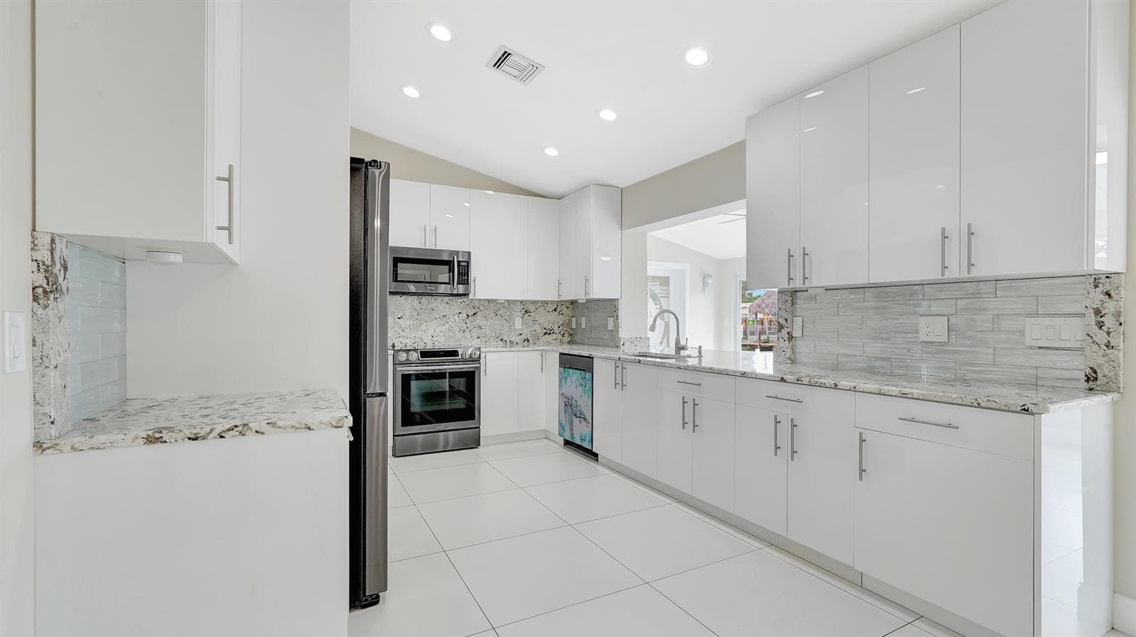 1412 NE 53rd Court photo 15