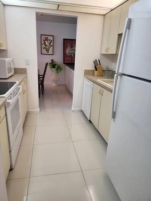 5440 N Ocean Drive 705 photo 13