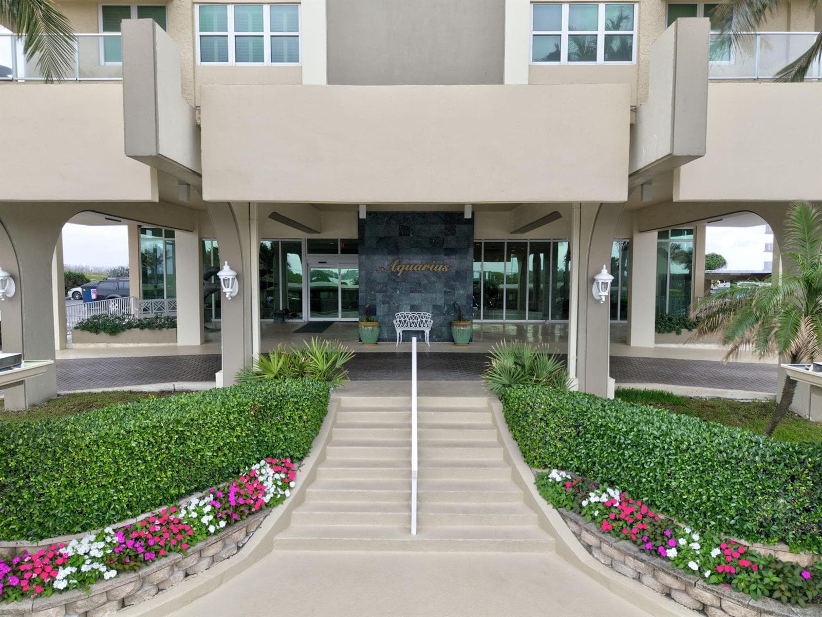5440 N Ocean Drive 705 photo 3