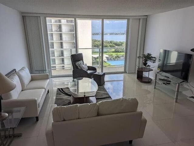 5440 N Ocean Drive 705 photo 5