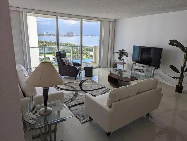 5440 N Ocean Drive 705 photo 4